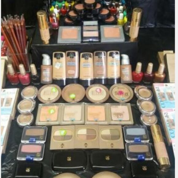 ✨ Mystery Makeup Bundle – 10 Pieces Per Bundle Covergirl, Milani, Hard Candy NWT - Picture 5 of 6